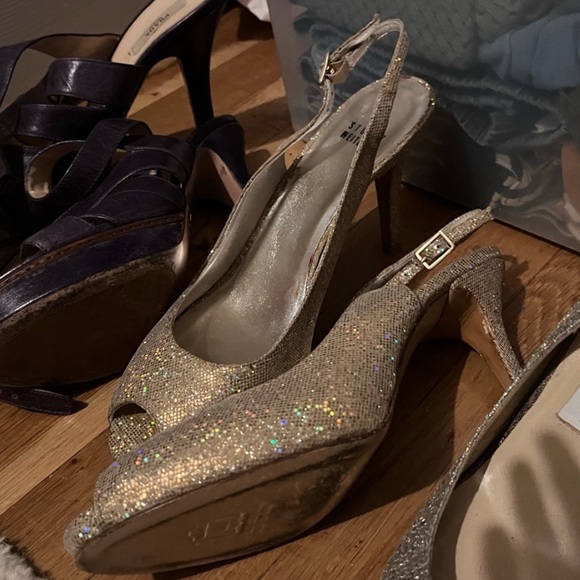 Stuart Weitzman Gold sparkly open toed slingback 9 - Picture 3 of 9